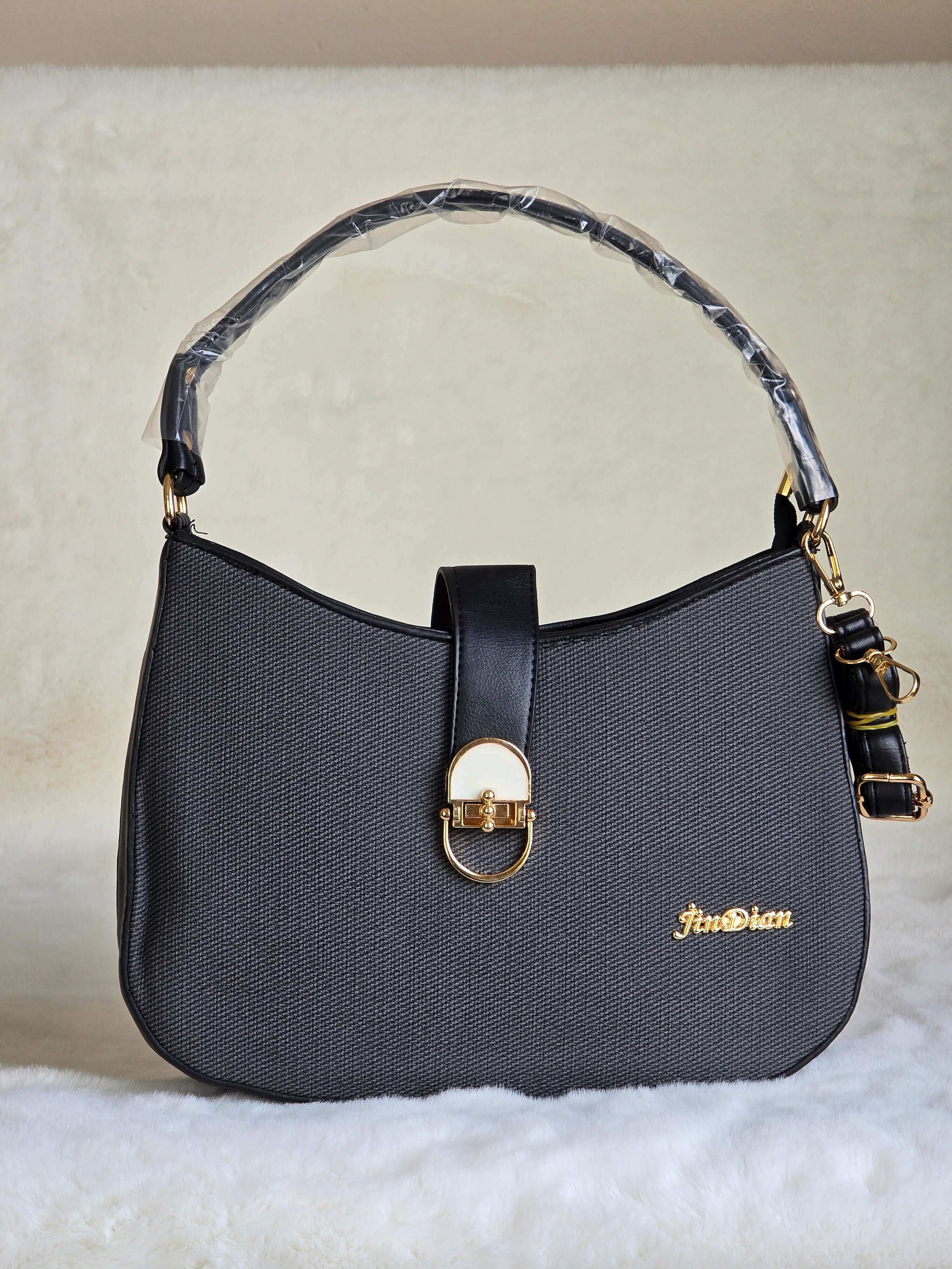 Savanna Luxus Handbag - Black Medium